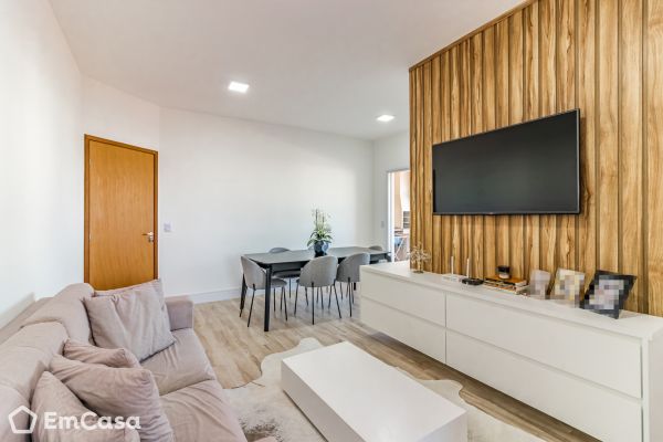 Imóvel na Avenida das Curruíras, Jardim Uira, São José dos Campos - SP - ID-63004