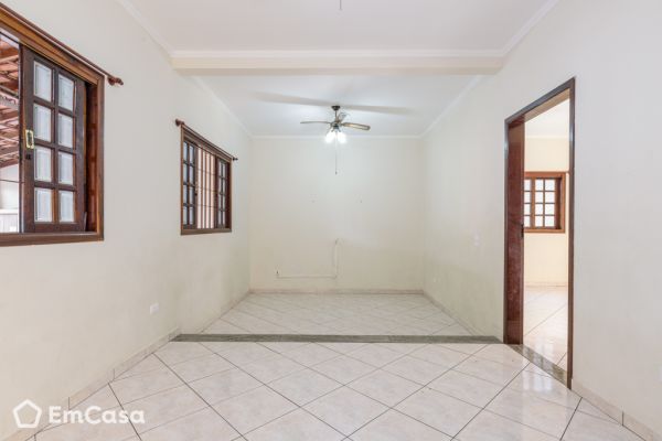 Imóvel na Avenida Vinte e Três de Maio, Vila Maria, São José dos Campos - SP - ID-32699