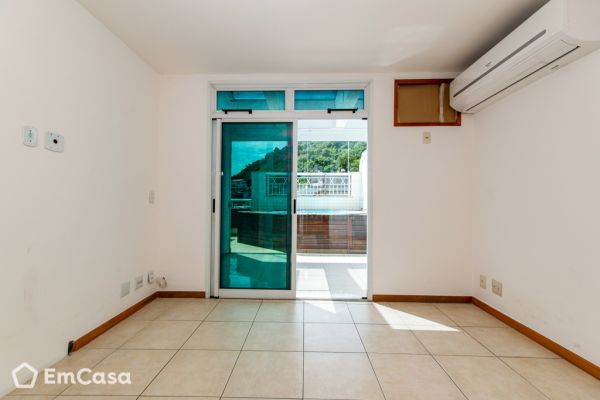 Imóvel na Avenida Presidente Roosevelt, São Francisco, Niterói - RJ - ID-39438