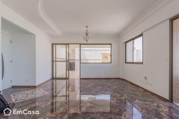 Imóvel na Rua Pedro de Toledo, Vila Adyana, São José dos Campos - SP - ID-32707