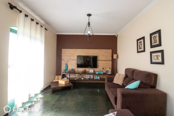 Imóvel na Avenida Tenente Névio Baracho, Jardim Bela Vista, São José dos Campos - SP - ID-48409