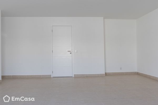 Imóvel na Avenida Jarbas de Carvalho, Recreio dos Bandeirantes, Rio de Janeiro - RJ - ID-27077
