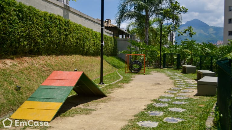 Imagem do imóvel ID-42089 na Estrada Adhemar Bebiano, Del Castilho, Rio de Janeiro - RJ