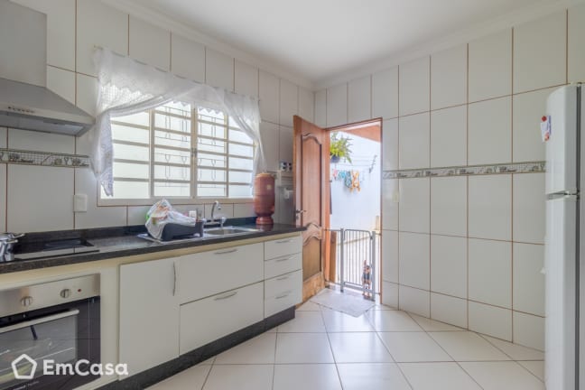 Imagem do imóvel ID-42776 na Rua Hélio de Almeida Ferreira, Jardim Ismênia, São José dos Campos - SP