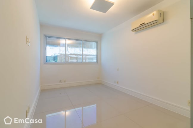 Imagem do imóvel ID-31726 na Avenida General Guedes da Fontoura, Barra da Tijuca, Rio de Janeiro - RJ