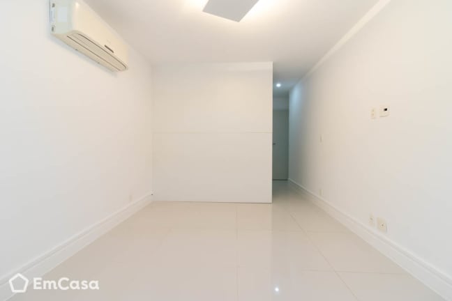Imagem do imóvel ID-31726 na Avenida General Guedes da Fontoura, Barra da Tijuca, Rio de Janeiro - RJ