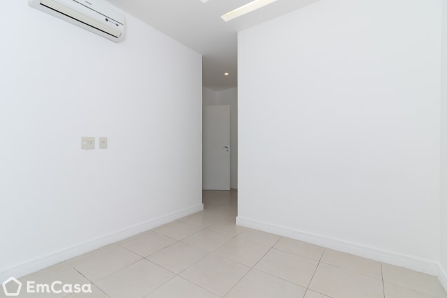Imagem do imóvel ID-34232 na Estrada da Barra da Tijuca, Barra da Tijuca, Rio de Janeiro - RJ