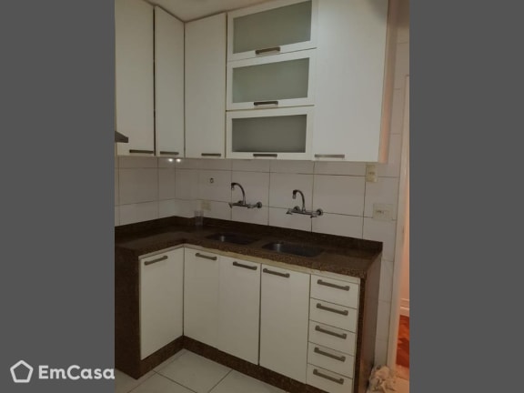 Imagem do imóvel ID-27877 na Avenida Rainha Elisabeth, Copacabana, Rio de Janeiro - RJ