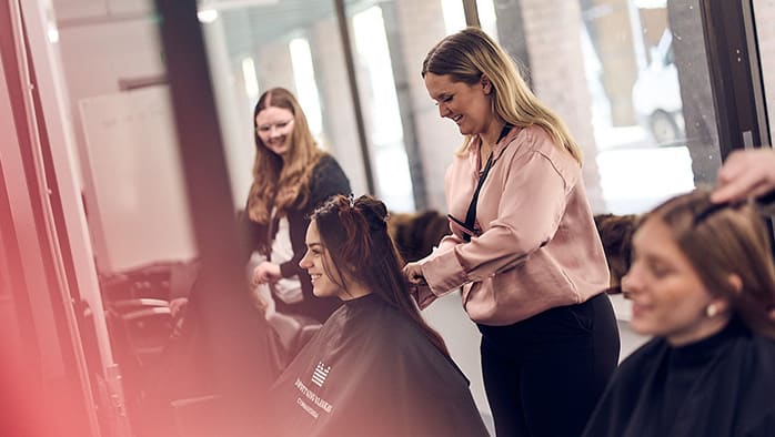 Hantverksprogrammet, Frisör, Barberare och Hår- och Makeupstylist - Frisör Hantverksprogrammet, Frisör, Barberare och Hår- och Makeupstylist - Frisör