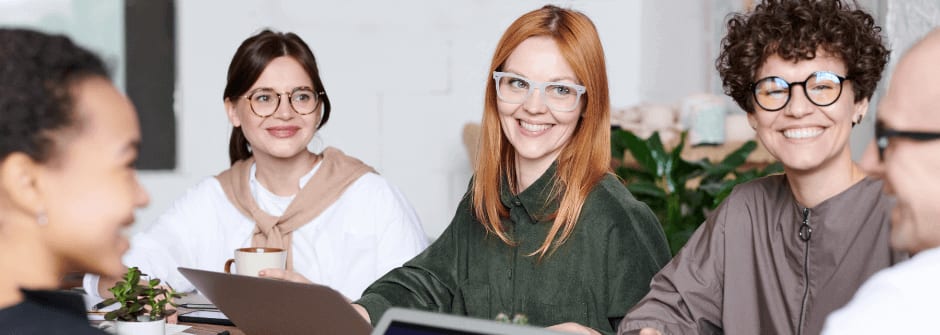 Vaasan kesäyliopisto Suomen mestari 3 alku ihmisiä juttelemassa keskenään