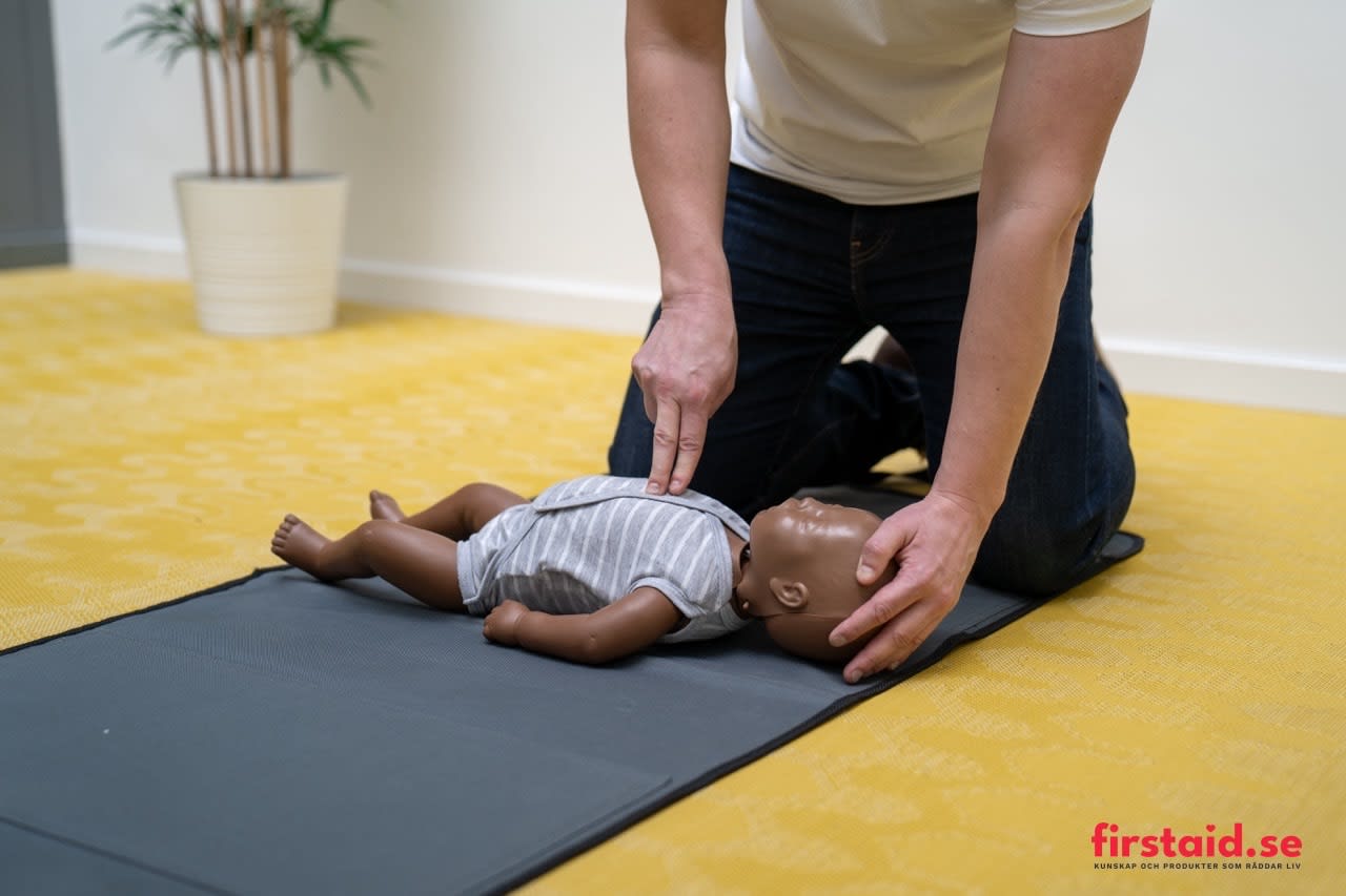 Kurs i Barn-HLR hos First Aid Sweden