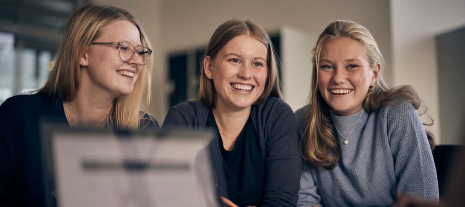 Sjölins Gymnasium Nacka Tre elever i studielandskap