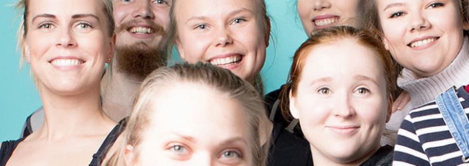 Oulun Ammattikorkeakoulu Ihmisiä hymyilemässä kameralle