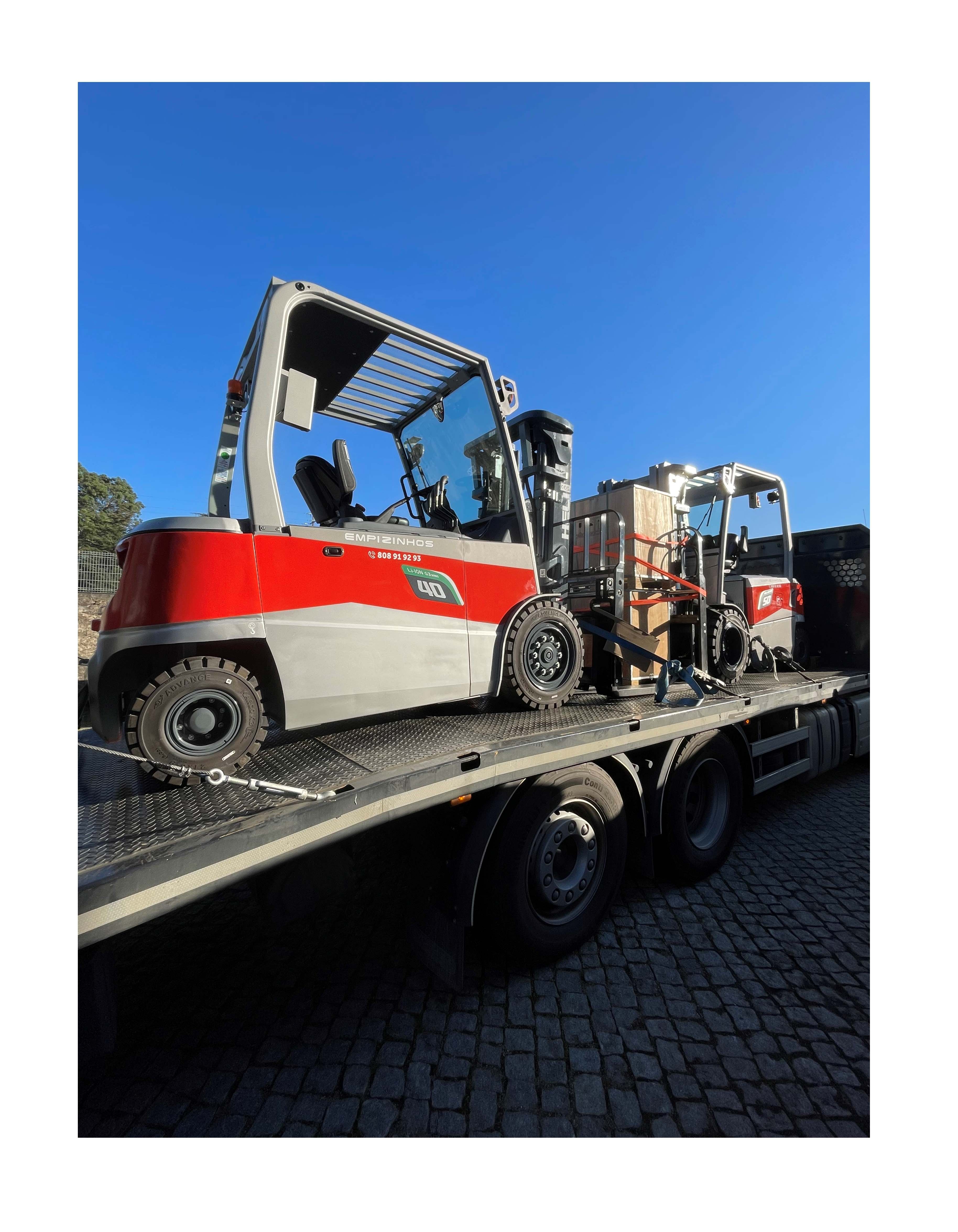 Empilhadores HELI capazes de realizar 10 horas de trabalho com apenas 1 carregamento completo.