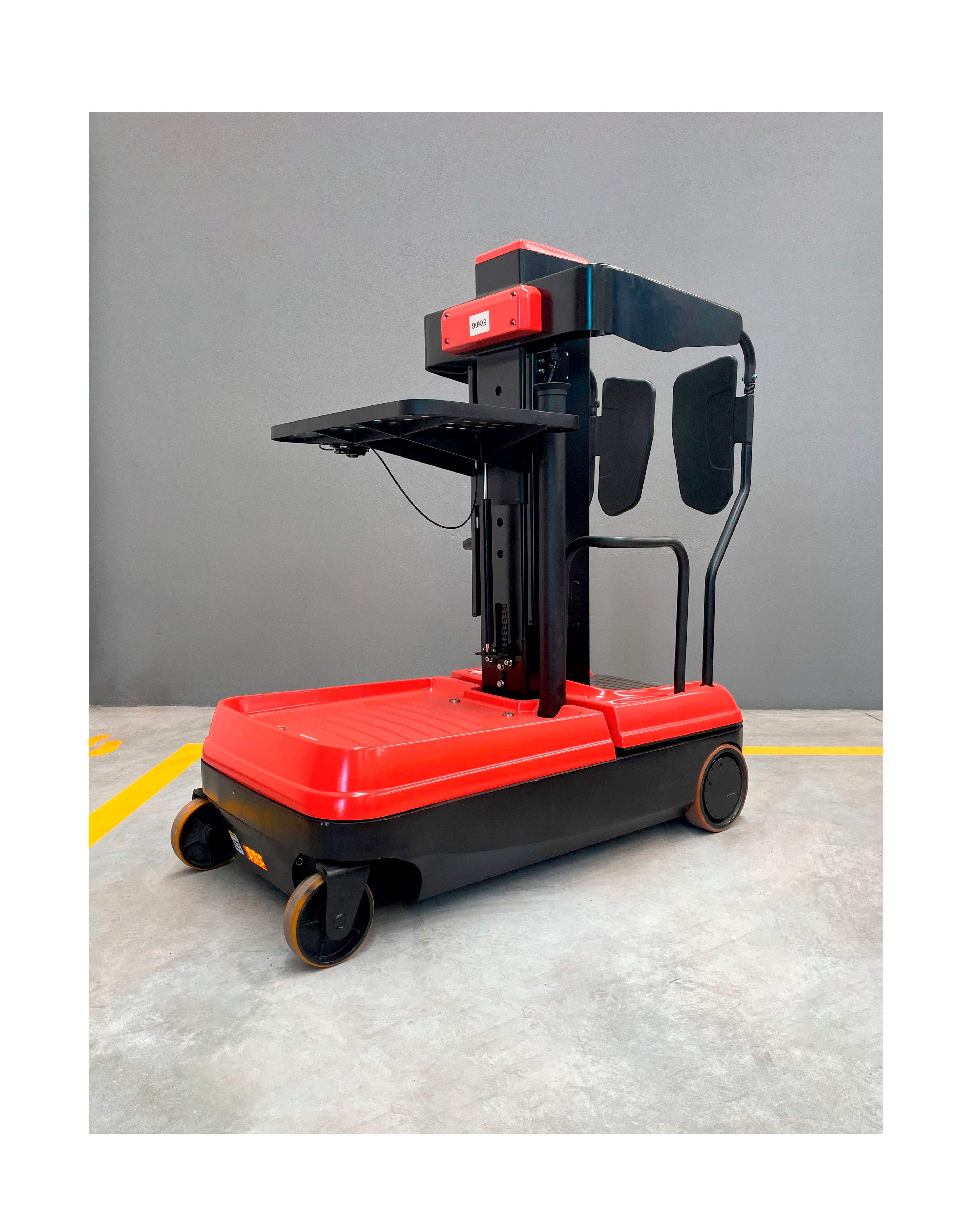 A plataforma para picking da HELI é uma solução eficiente para elevação a 3 metros mais o operador.