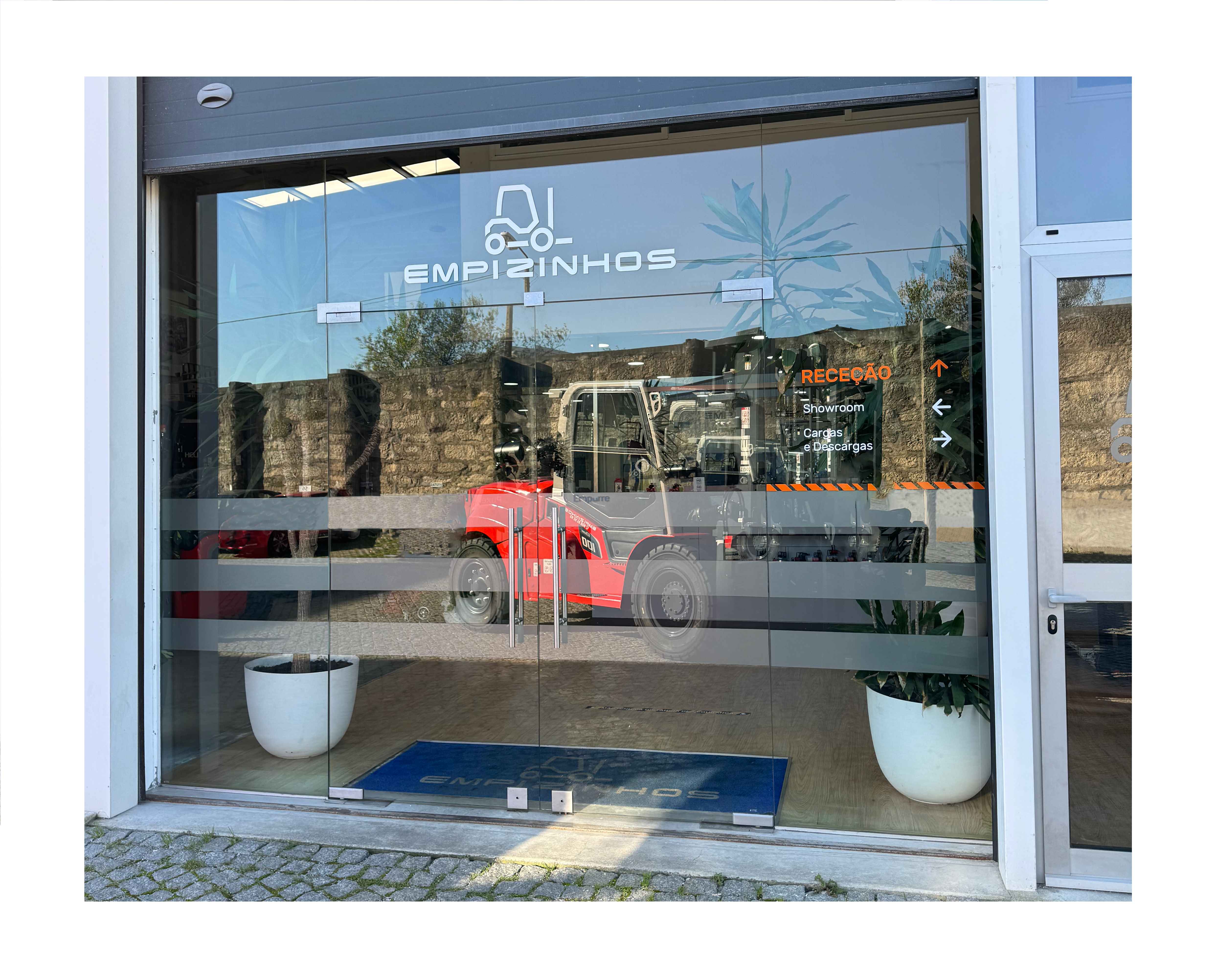 Empilhadores HELI: potência, precisão e produtividade num só equipamento. 