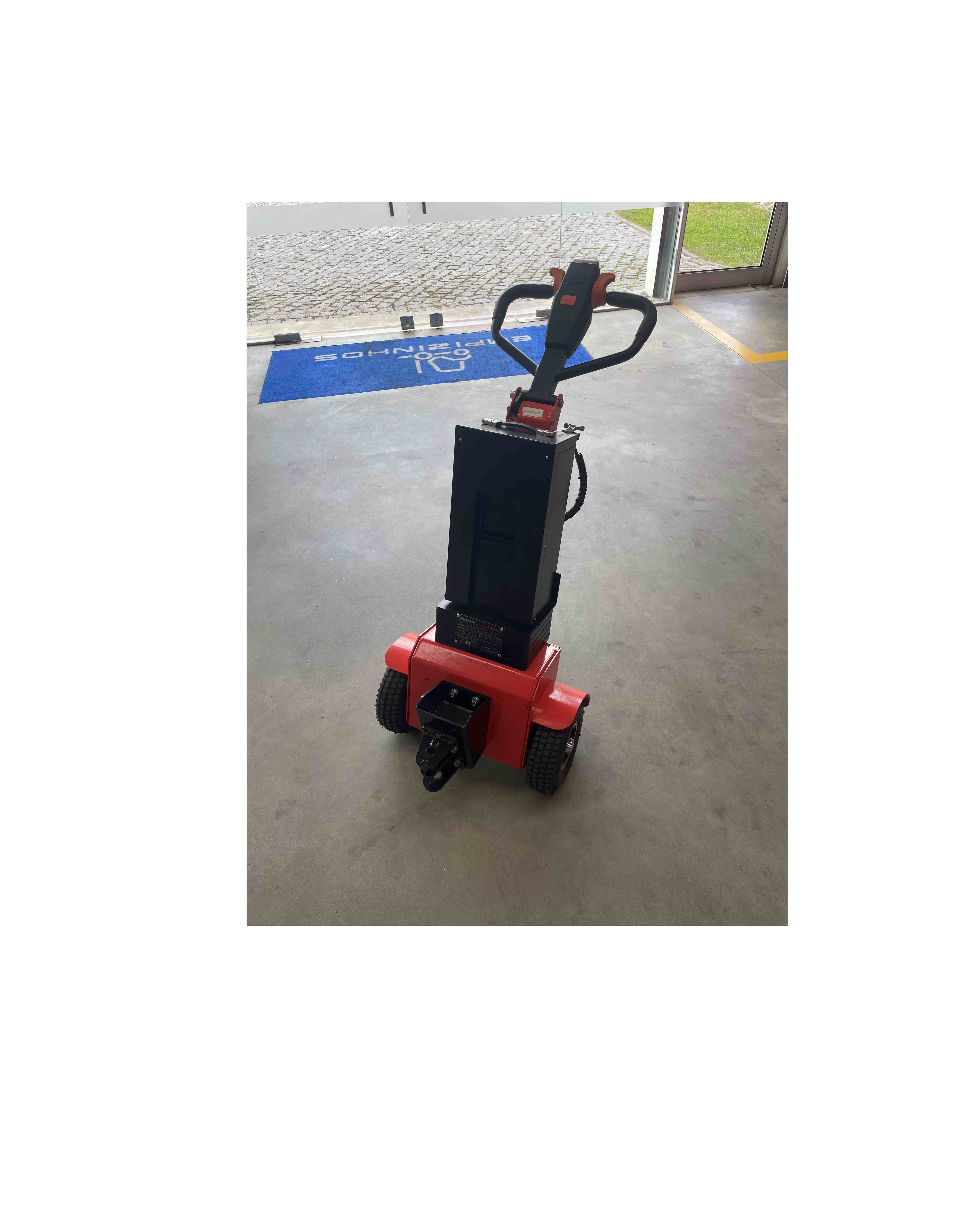 Rebocador Elétrico HELI com capacidade de carga de 1000 Kg.