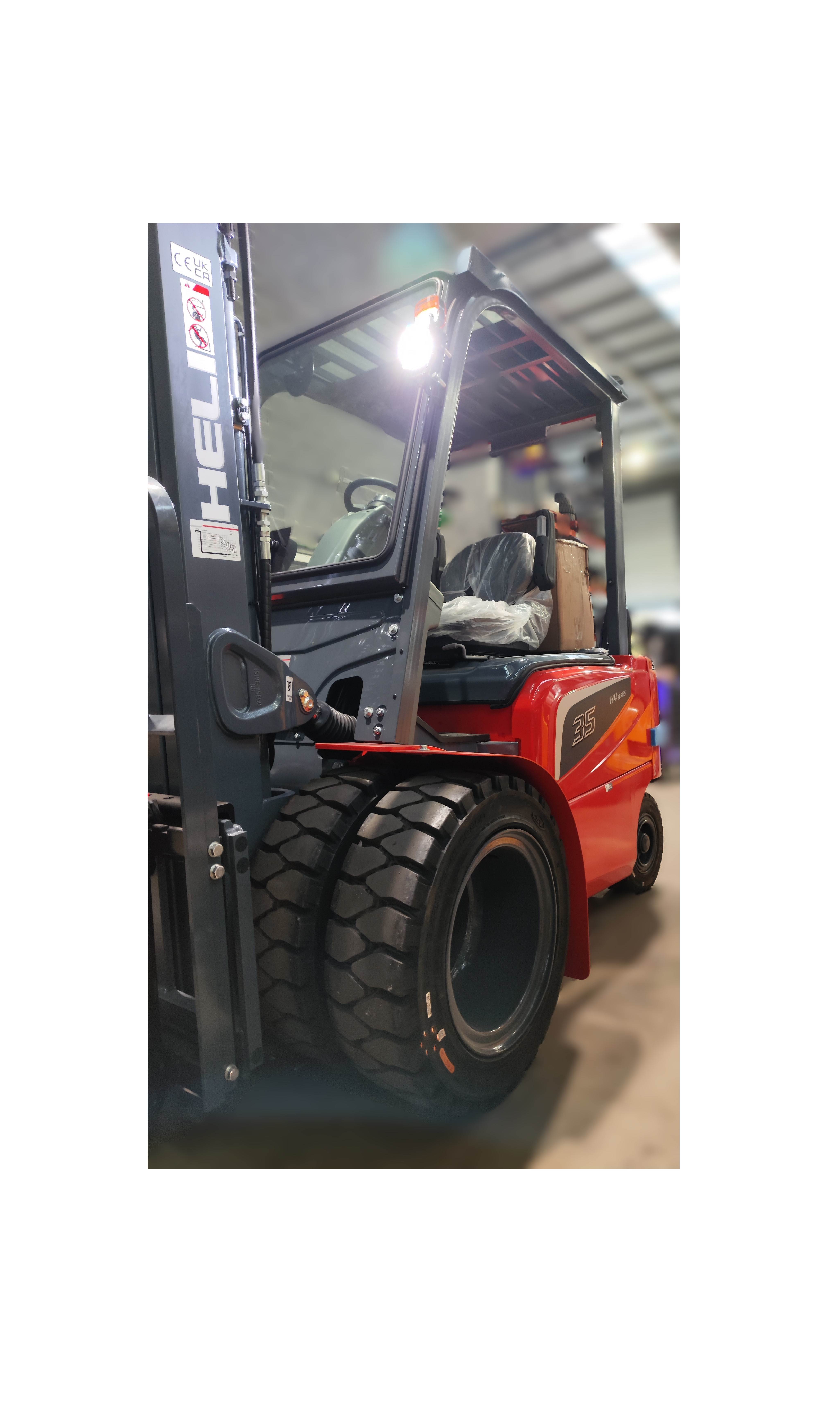 Quando a operação exige força e equilíbrio, o rodado duplo faz a diferença.