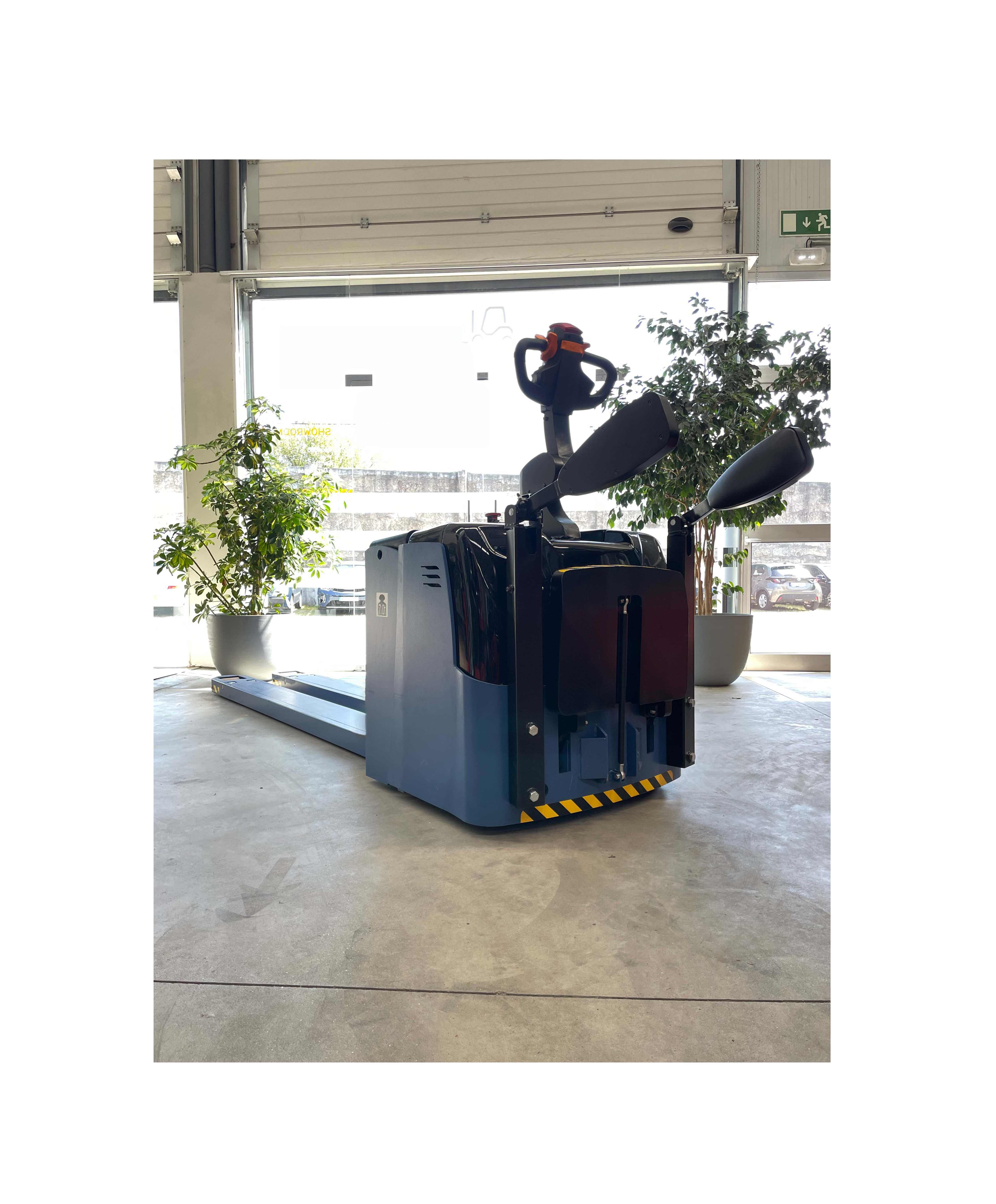 Porta Paletes Elétrico com 7 Toneladas de capacidade.