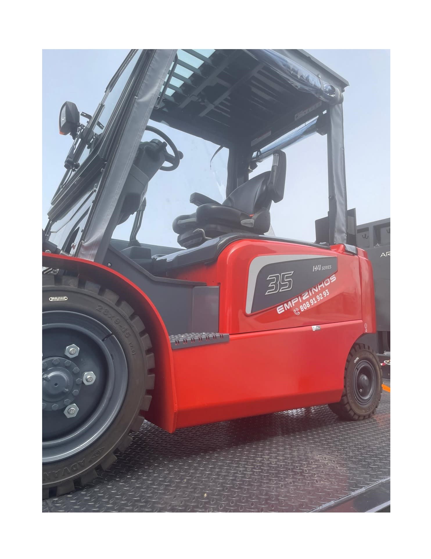 Conte com a Empizinhos para empilhadores modernos e eficientes, adaptados às necessidades do seu negócio!