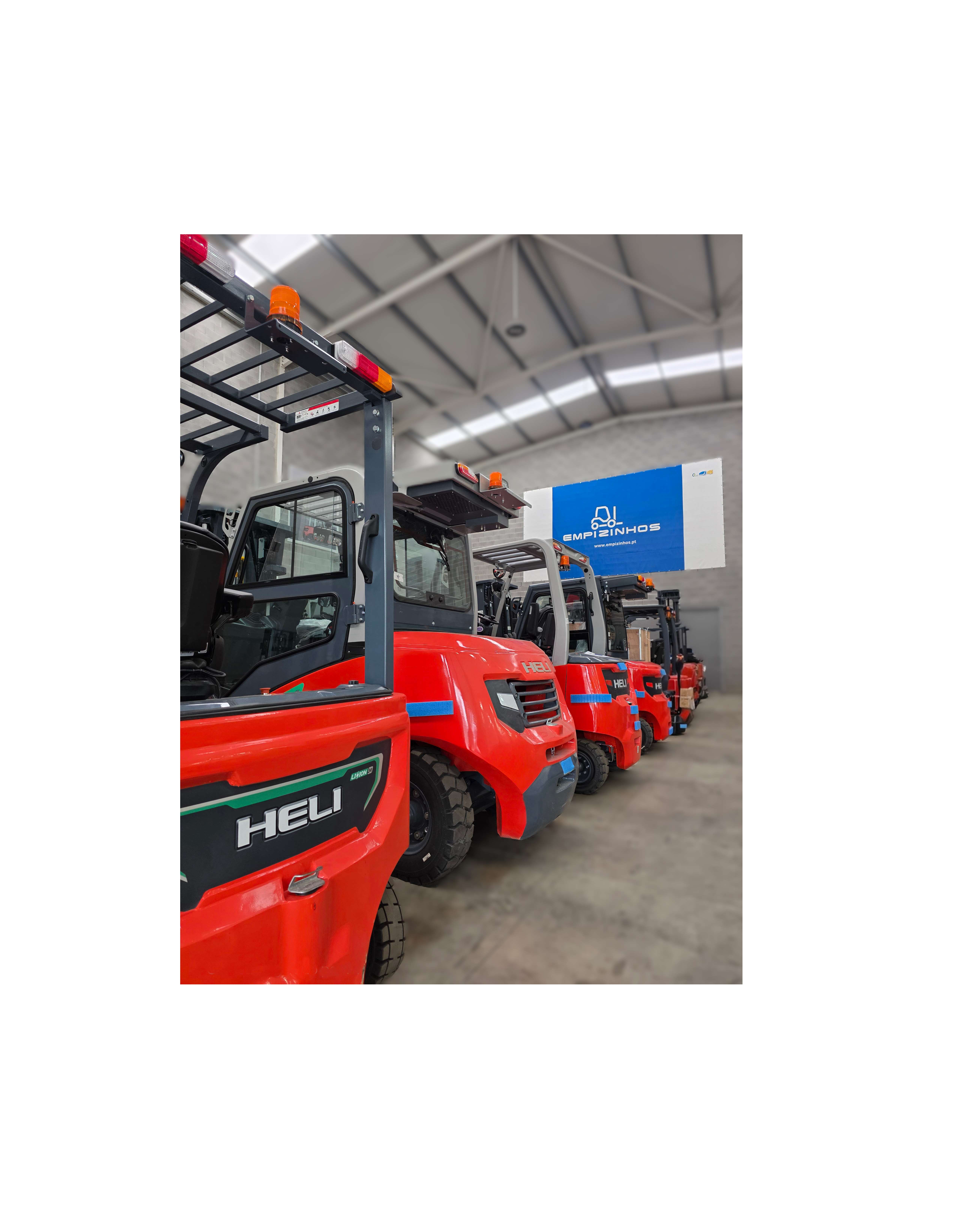 Empilhadores prontos para impulsionar a eficiência da sua operação.