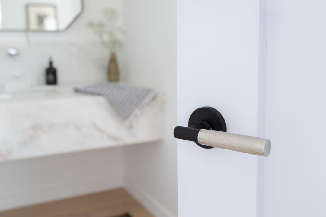 Satcher Dummy Door Knob with Knurled Lever Handle