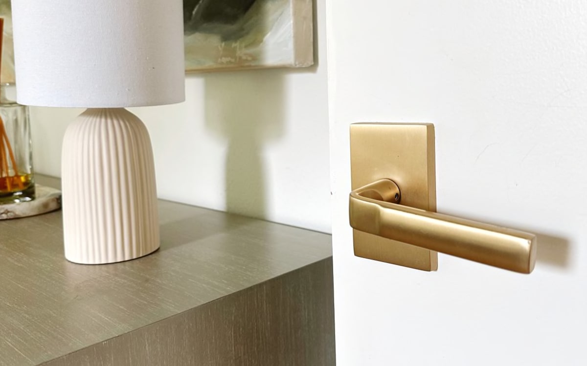 Emtek C520ASTUS4 Satin Brass Aston Privacy Door Lever Set from Brass Modern  Collection with CF Mechanism 