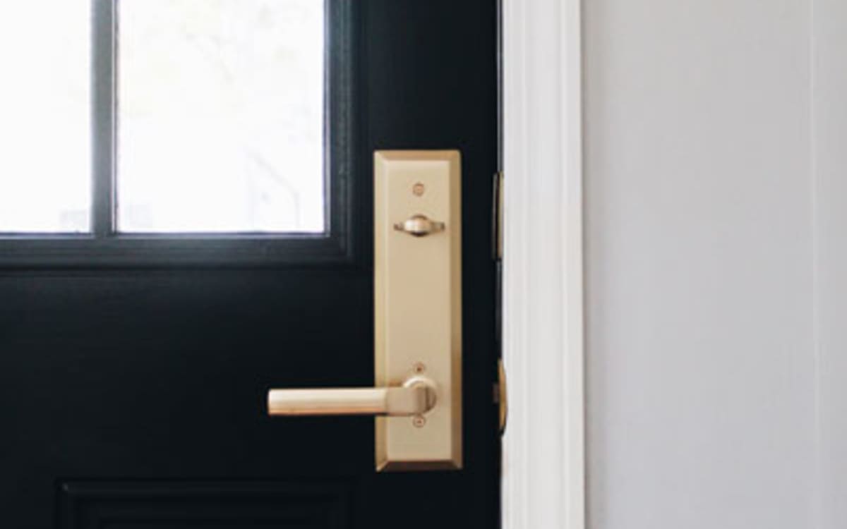 Transitional Heritage Monolithic Entry set with Hammered Egg Knob