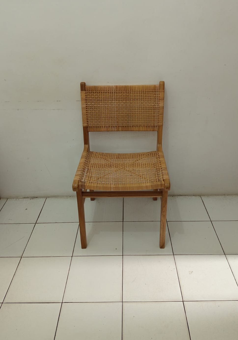 Senja Round Dining Table 2
