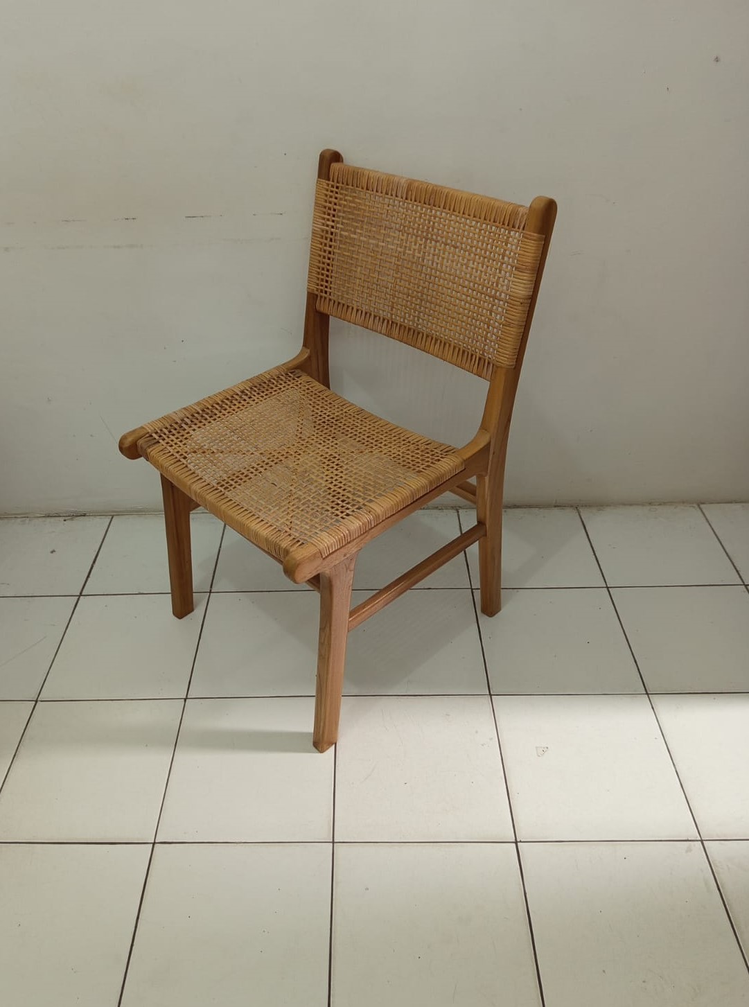 Senja Round Dining Table 3