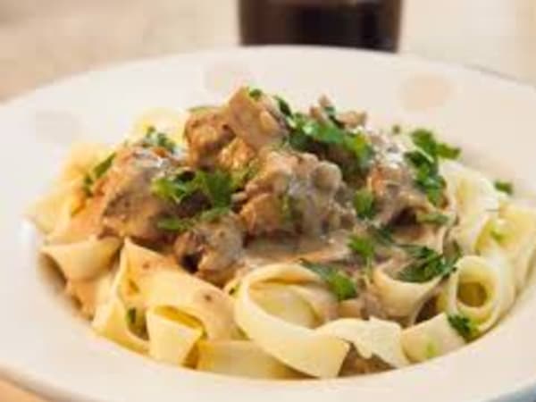 Filete Stroganoff De Ternera Con Fettuccine
