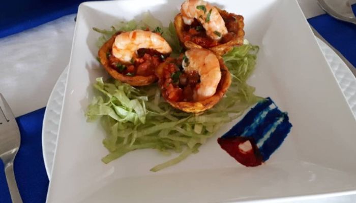 Tartaletas de plátano verde con Gambas