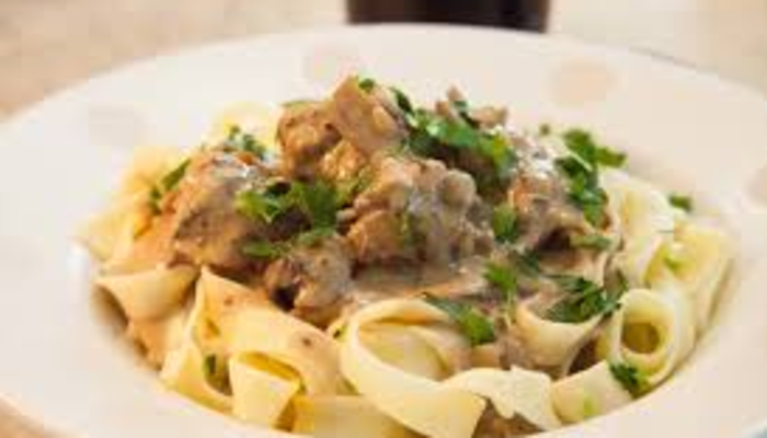 Filete Stroganoff De Ternera Con Fettuccine