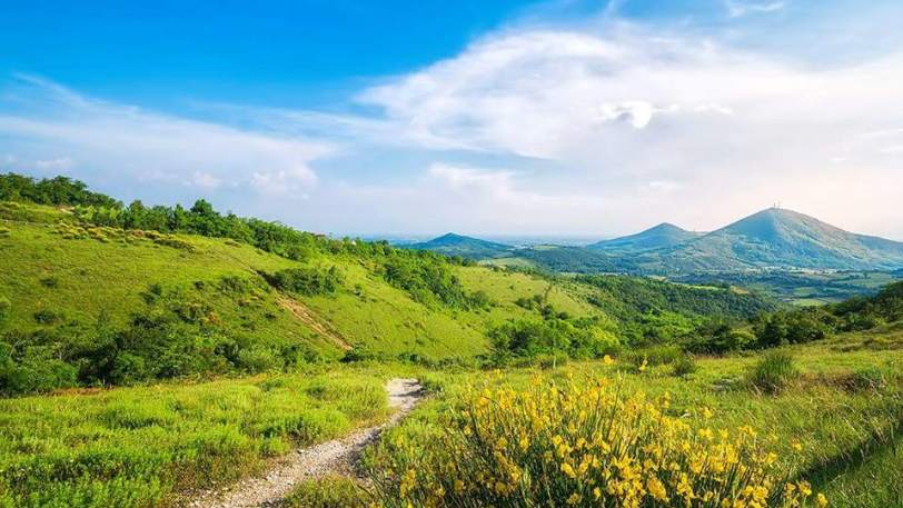 Walking in the Venetian Hills — view 9