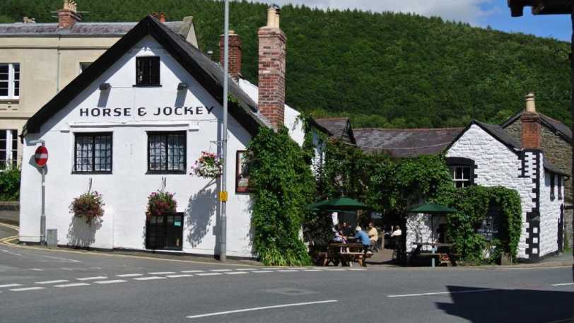 Horse &amp; Jockey Exterior