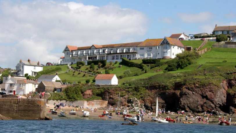 Cottage Hotel Exterior 2