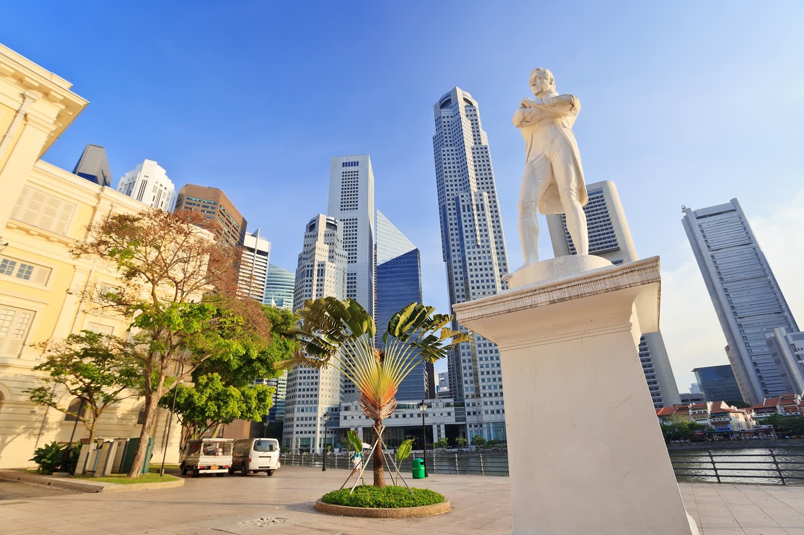 Statue of Sir Stamford Raffles in the heart of the city