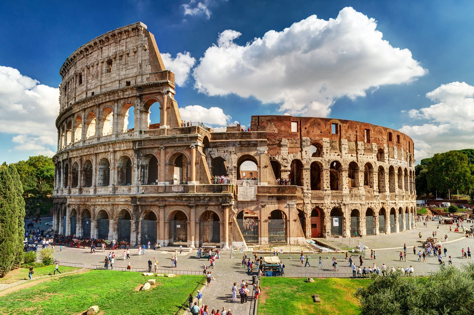 Built in Classical style, the famous Colosseum in Rome could hold nearly 50 to 80,000 spectators in its heyday, who all flocked to the amphitheatre to watch gladiatorial contests. 