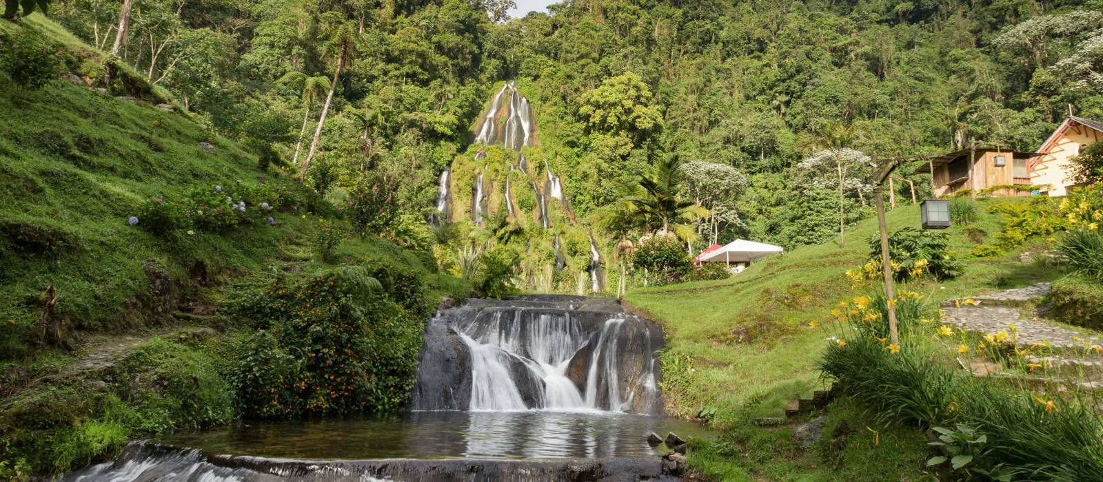  Wasserfall im Thermalbad Santa Rosa , Kolumbien, Südamerika