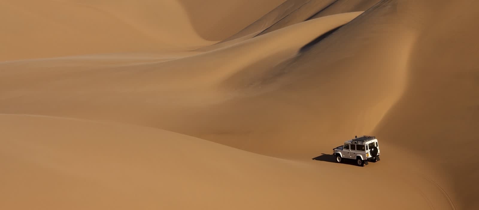 Viagens encantadoras pelas dunas de areia do deserto da Namíbia