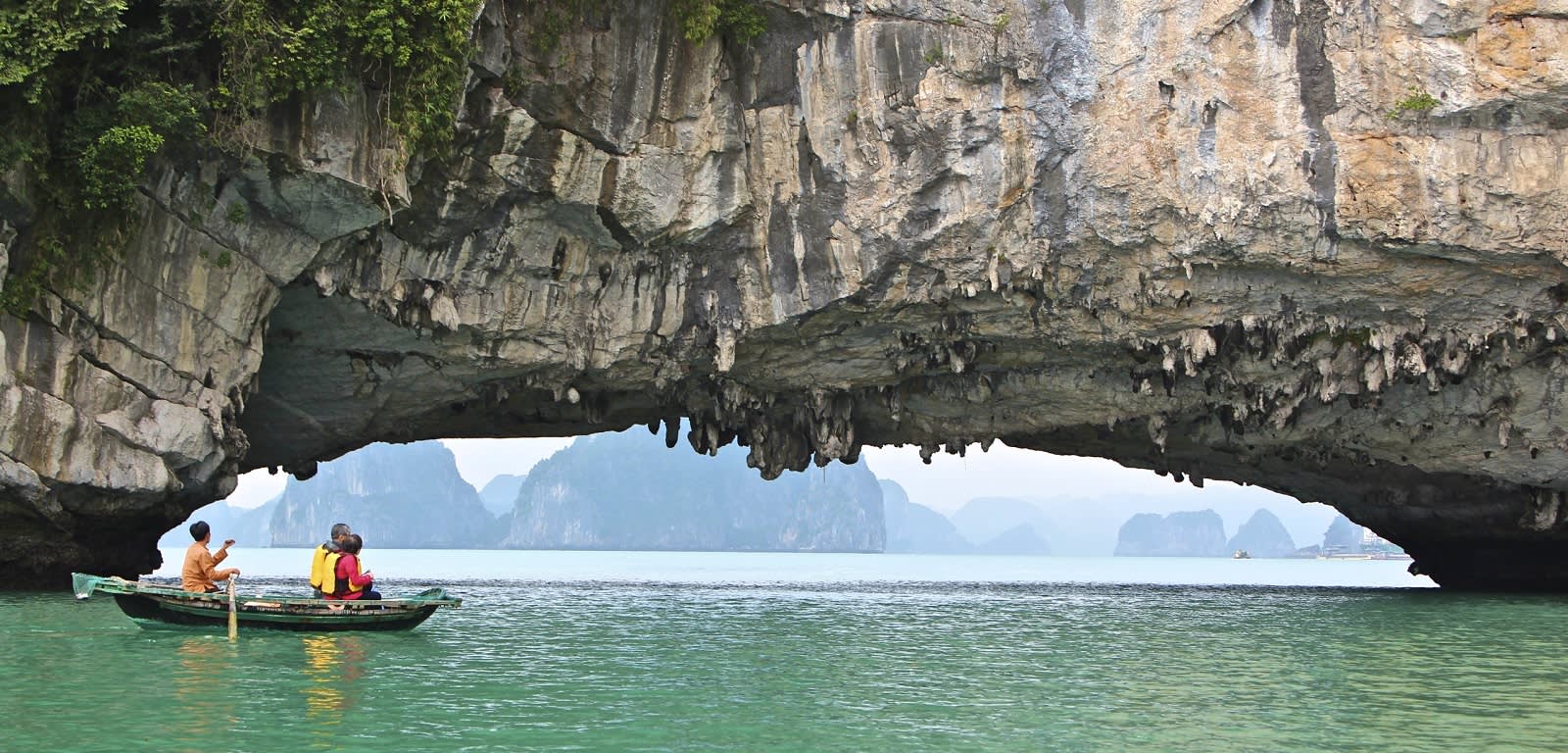 Paddeltour durch die Halong- Bucht in Vietnam