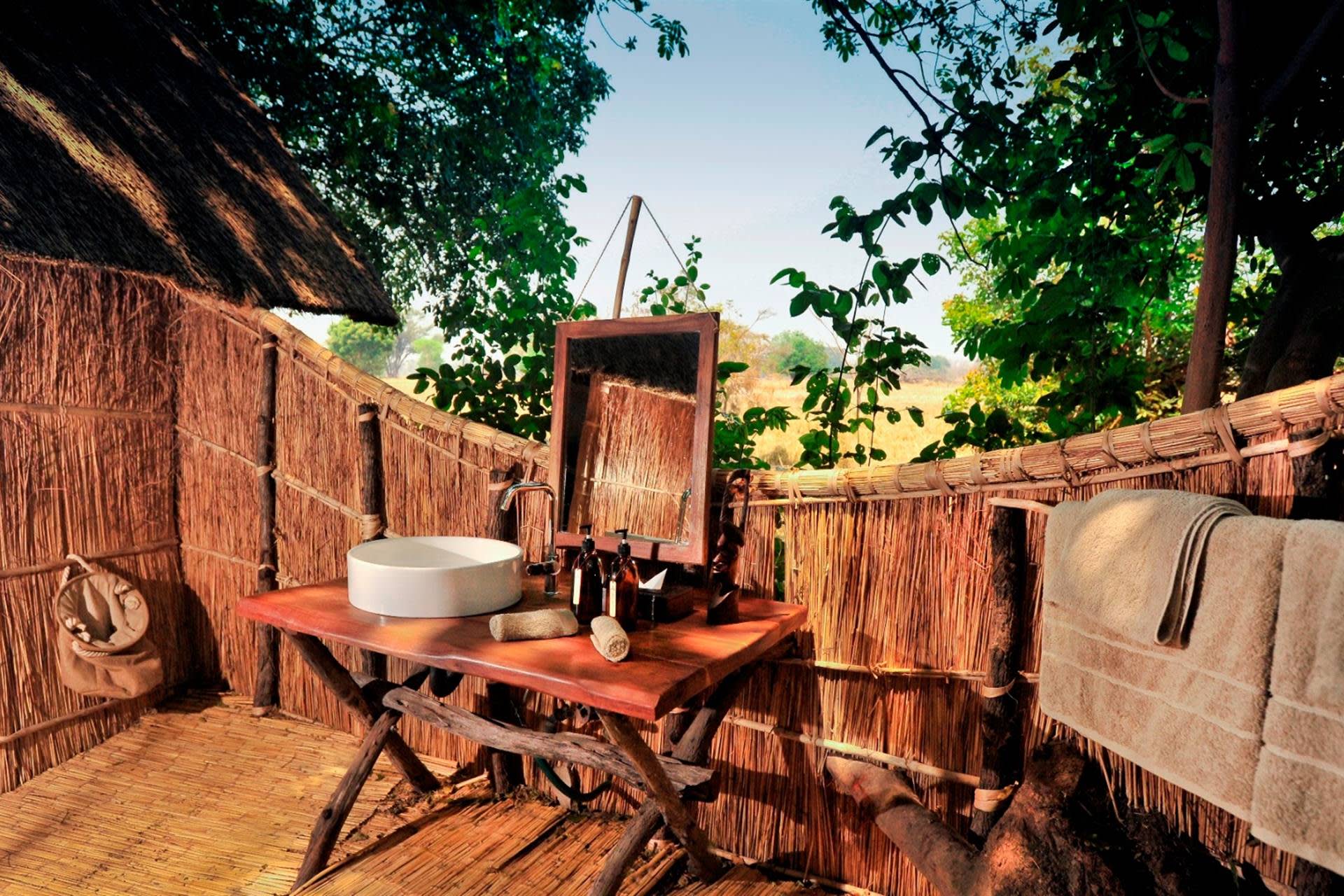 Badezimmer im Busch - Luwi Bush Camp - Südluangwa, Sambia