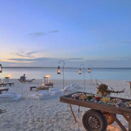 Dîner romantique à la plage à l'hôtel Mnemba Island Lodge, Zanzibar, Tanzanie - Parfait pour les voyages d'hiver