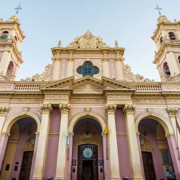 Koloniales Kicrhengebäude in Salta