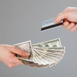 Cash and cards - Enchanting Travels