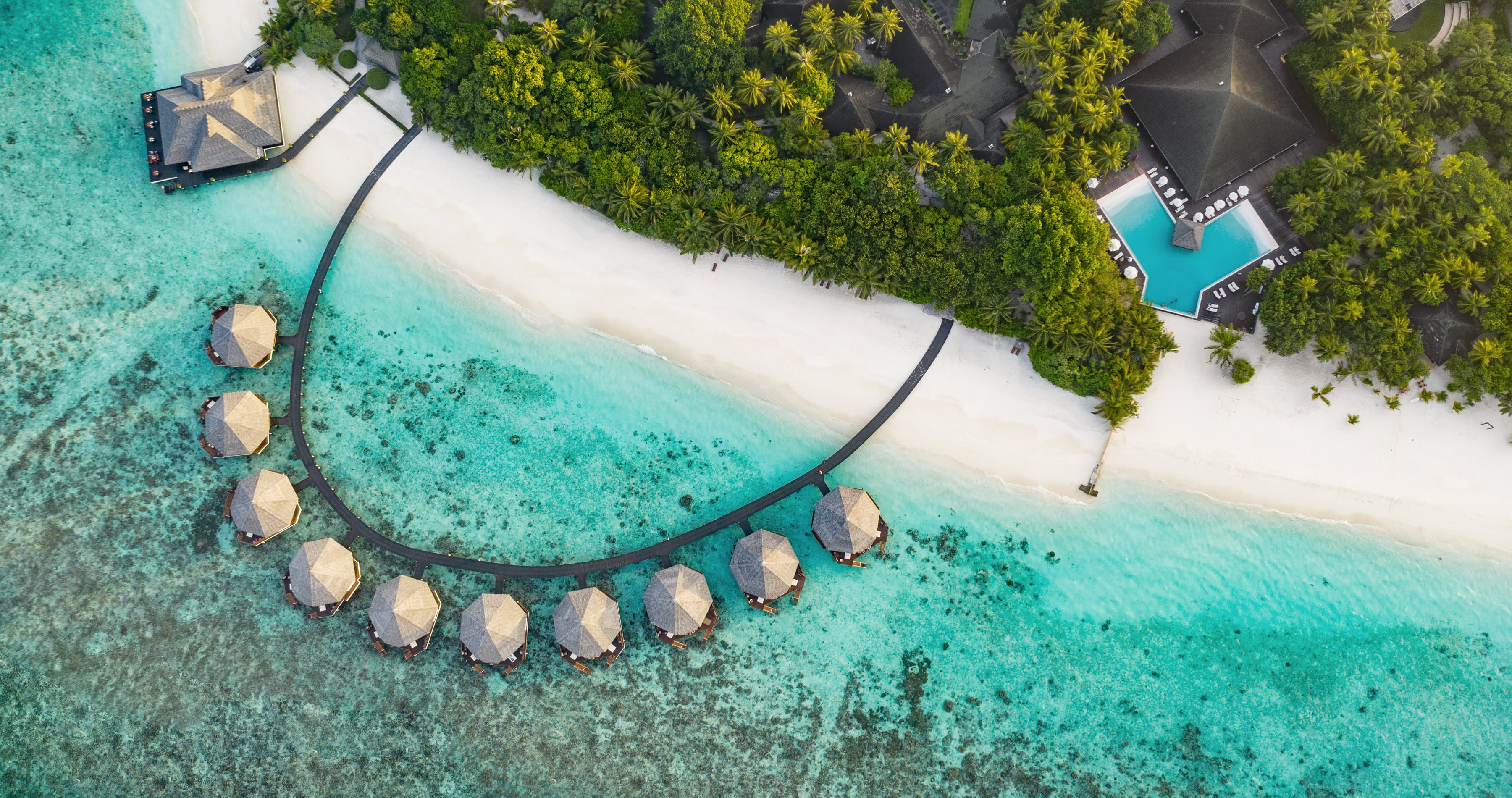 Praia das Ilhas Maldivas com Vista Aérea