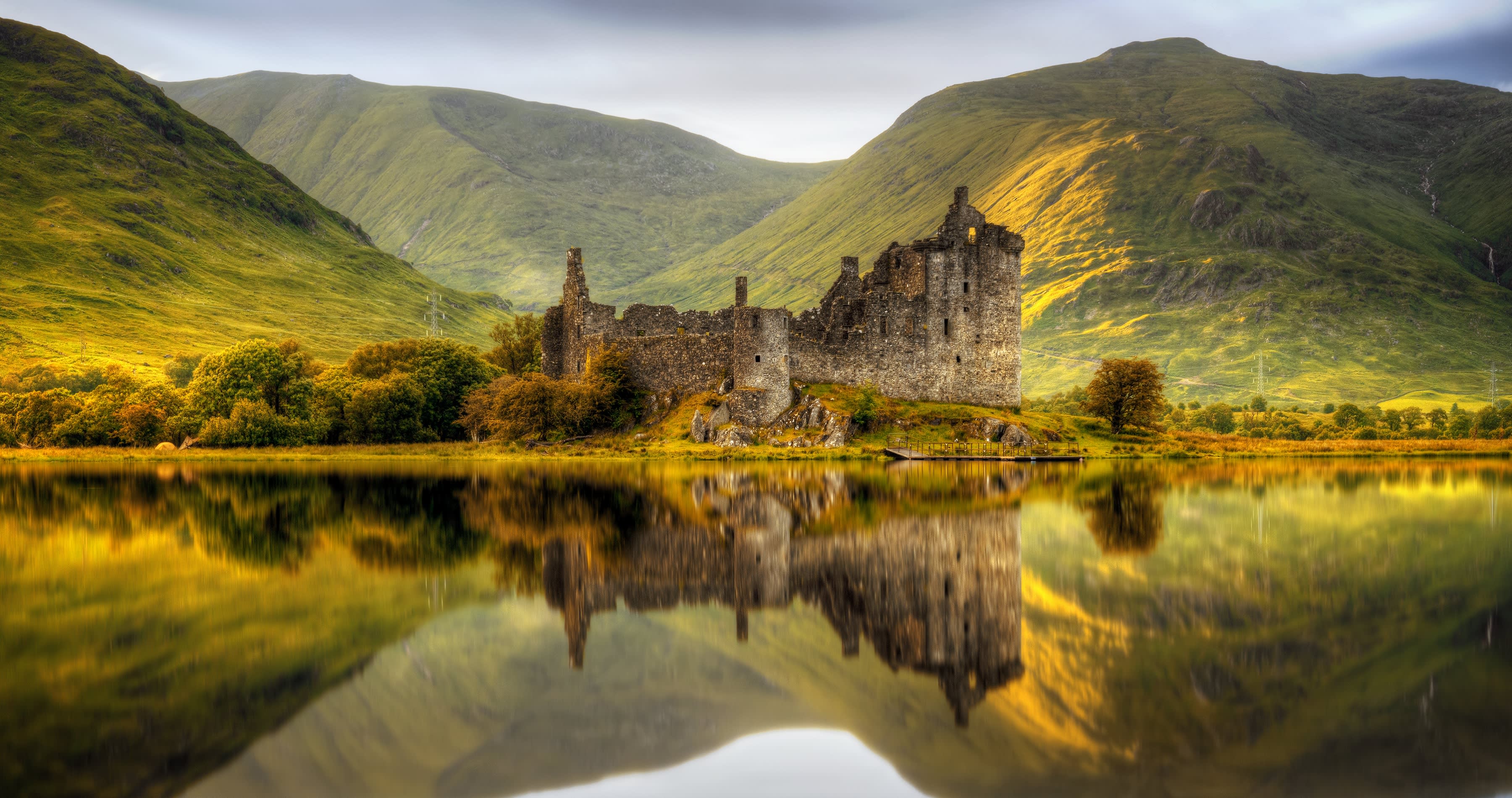 Encantando Viagens Europa Tours Reflexões do Castelo de Kilchurn em Loch Awe ao pôr do sol, Escócia