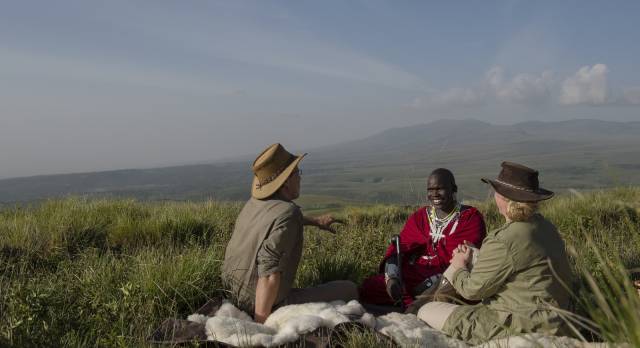 Highlands-Ngorongoro-guests-maasai-guide-picnic-Eliza-Deacon-2-HR
