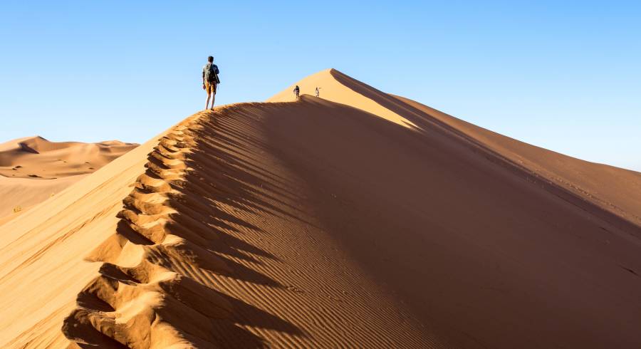 Caminhando na duna Big Daddy em Sossusvlei