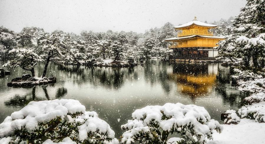 Enchanting Travels Japan Tours Kinkakuji with snowing and Lake Mirror
